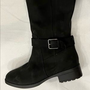 Cole Haan black boot size 6.5 wide calf